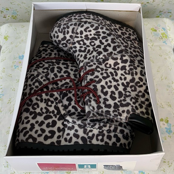 Never Worn Xhilaration Furry Snow Leopard Womens Shoes Platform Wedge Heels - Picture 8 of 12